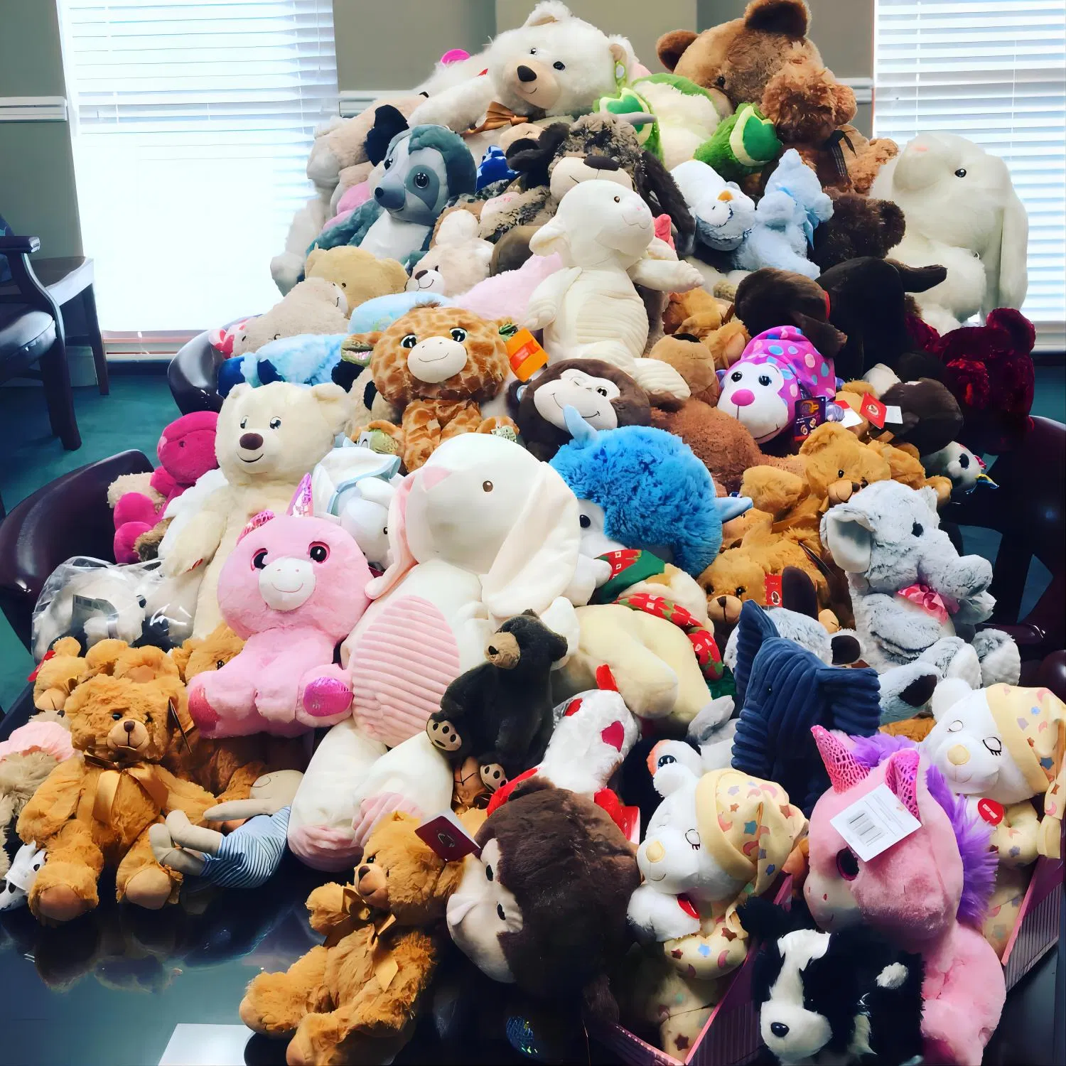 OEM Manufacturer Customized Stuffed Animal Plushie Peluche Peluches Juguetes Personalized Wholesale Price Cute Soft Children Kids Baby Custom Plush Toy Factory